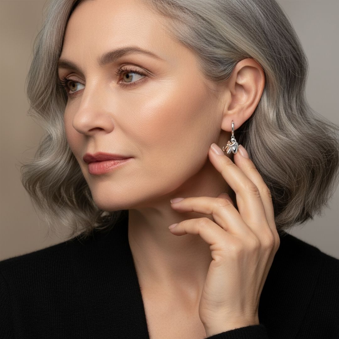 Hailey™ – Cat Embrace Icon Hoop Earrings